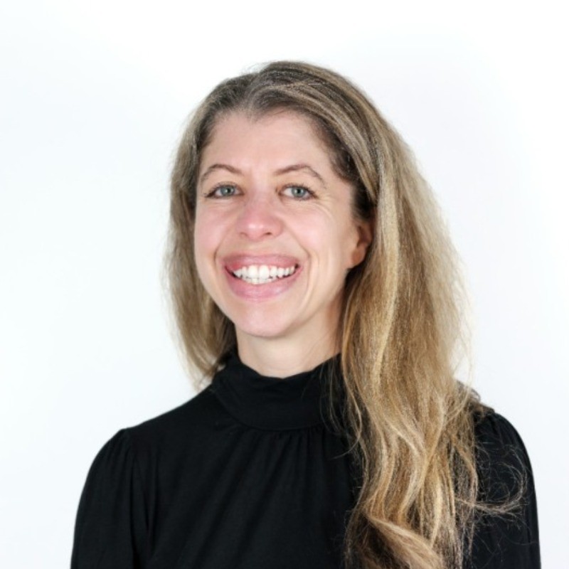 Professional photo of Leslie Kincaid-Lawrence. She led the "Culture Club" at Pinterest, an example of empowering culture carriers in the workplace.